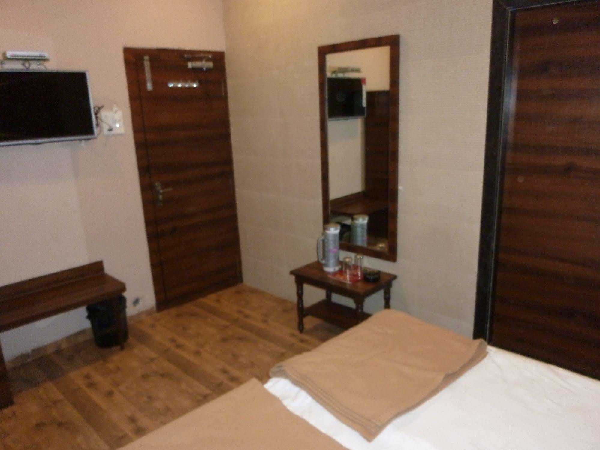 Hotel Regal Palace 뭄바이 외부 사진