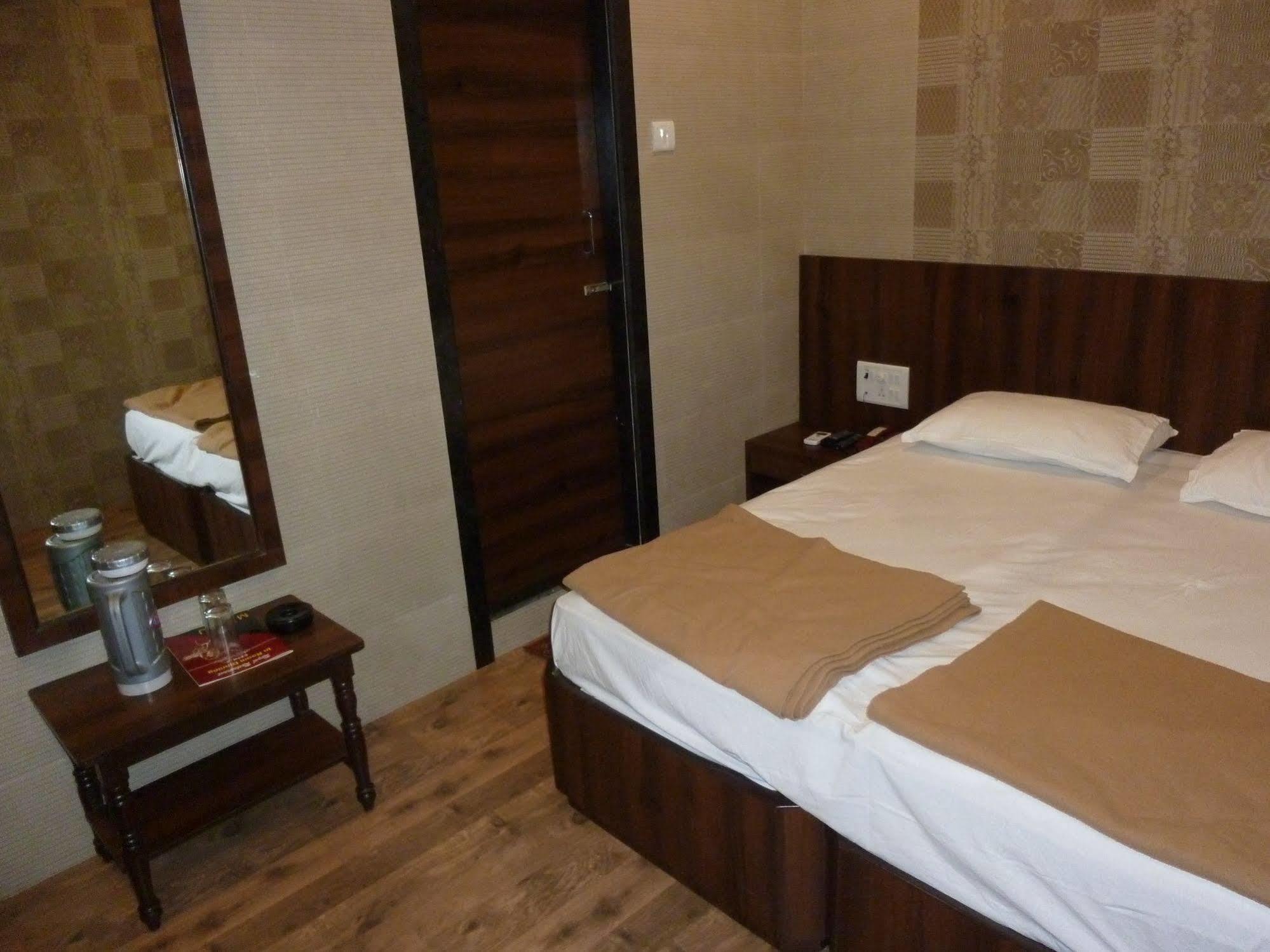 Hotel Regal Palace 뭄바이 외부 사진